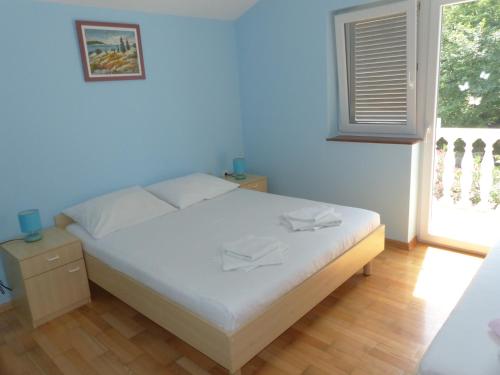 Apartments Viktorija in โอมิซาลจ์