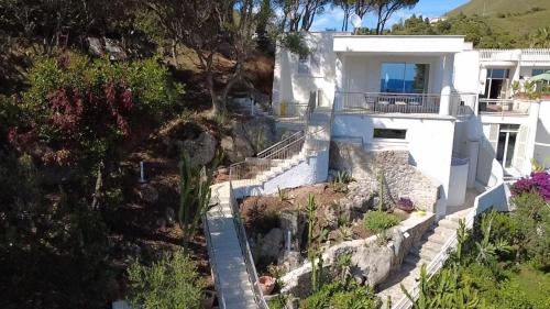 Two-Bedroom Deluxe Apartment with Balcony