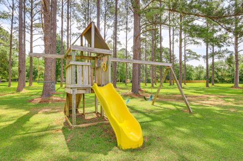 10 Mi to Mobile Bay Family Apt in Silverhill! near Styx River Resort