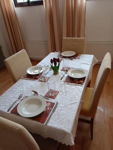 Apartment image 8