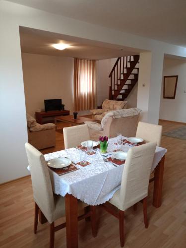 Apartment image 4