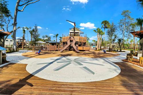 Coastal Charm & Convenience Beach Club Villa Near the Shore in 힐튼 헤드 아이랜드 (SC)