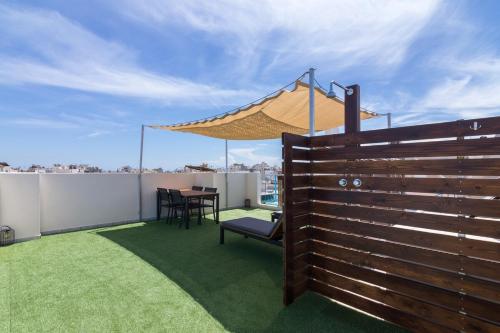 Apartment with a private rooftop, Pireo (foto 7)