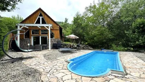 Chalet Stahl - Ferienhaus mit Pool in Freiburg im Breisgau, Deutschland