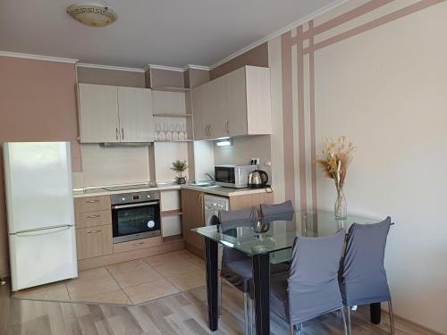 One-Bedroom Apartment image 7