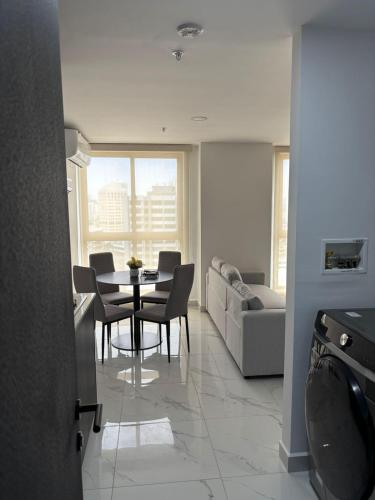 One-Bedroom Apartment image 5