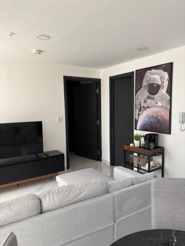One-Bedroom Apartment image 1
