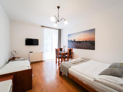 1 double bed, 1 twin bed