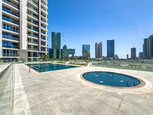 Uima-allas, Full Cleveland & Canal View - Perfect Corporate Stay - 5 min walk from ADGM and Galleria - Big Balco in Al Maryah -saari