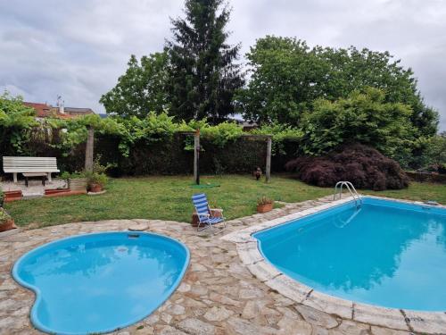 Peldbaseins, Piso vacacional en Casa Carroucha in A Torre
