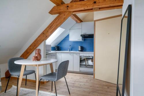Eagle Suite Charmante Dachgeschosswohnung mit Design & Ausblick, Curych (fotografie 8)