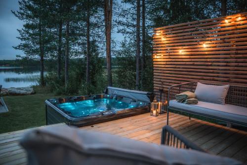 Arctic Snow Lake Lodge