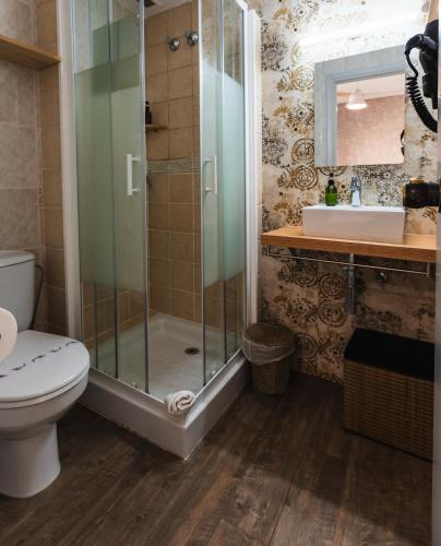 Double or Twin Room image 2