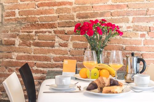 Apartaments Ciutat Vella - image 8