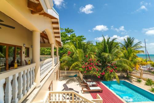 Vista exterior, Marly's Place in Maya Beach