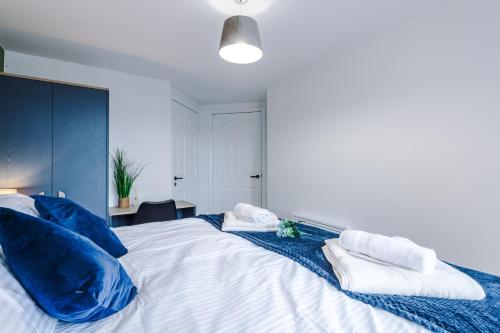 The Salford Allure - Contemporary & Chic 2BR for Business & City Escapes for 6 - Near Media City & Manchester City Centre - Hosted by Parydise Properties, Manchester (photo 11)