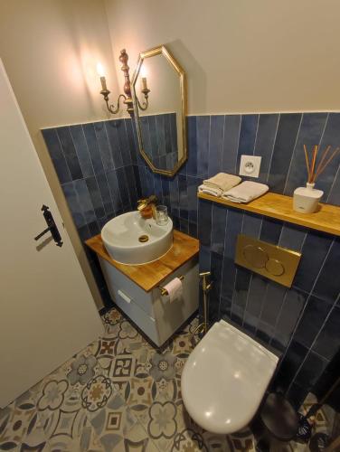 Bathroom, Studio calme a deux pas du lac de Nantua in Nantua