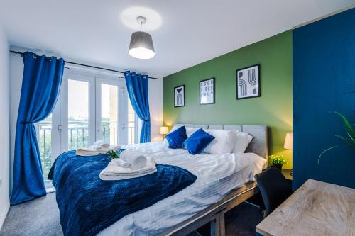 The Salford Allure - Contemporary & Chic 2BR for Business & City Escapes for 6 - Near Media City & Manchester City Centre - Hosted by Parydise Properties, Manchester (photo 6)