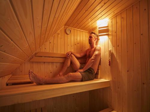 Nice villa with sauna whirlpool & steam shower - image 9