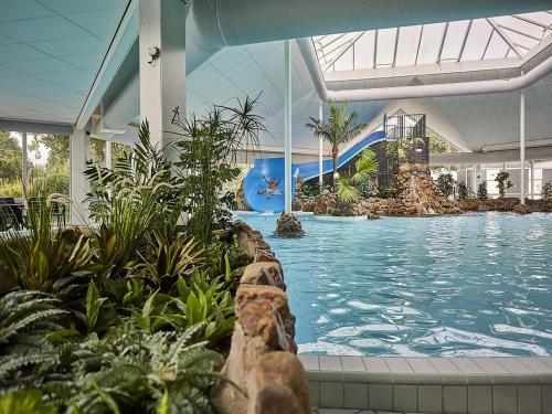 Nice villa with sauna whirlpool & steam shower - image 2