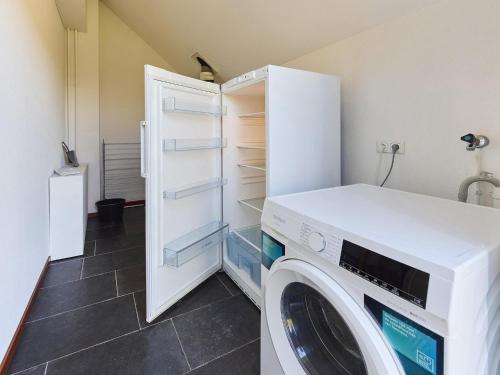 Nice villa with sauna whirlpool & steam shower - image 10