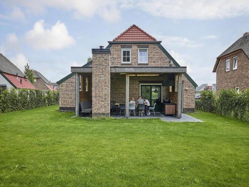 A szálláshely kívülről, Farmhouse in Limburg with Sauna & BBQ Terrace in Verspreide huizen Roggel