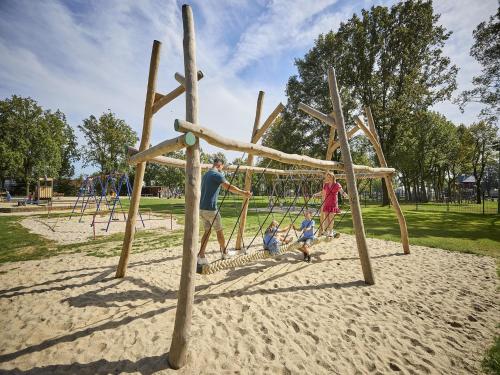 Beautiful child-friendly villa located in Limburg - image 10