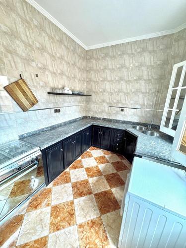 廚房, Apartment 5 min Corniche in 納祖爾