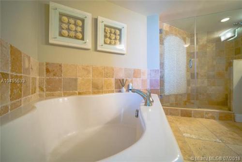 Luxurious 2BD Condo with Direct Ocean Front & Resort Pool in Sunny Isles in Sunny Isles Beach