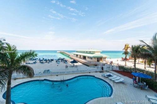 Luxurious 2BD Condo with Direct Ocean Front & Resort Pool in Sunny Isles in Sunny Isles Beach