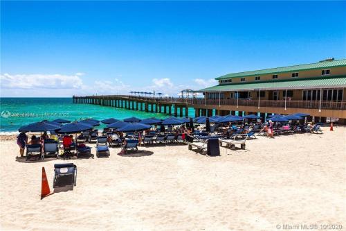 Luxurious 2BD Condo with Direct Ocean Front & Resort Pool in Sunny Isles in Sunny Isles Beach