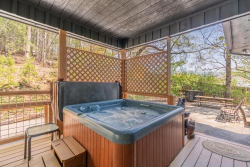 Moonshine Meadows in Wears Valley (TN)