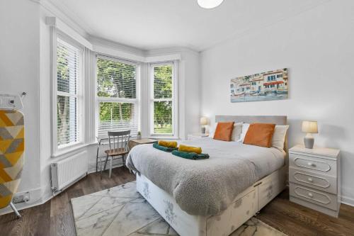 4 Bed Park View House-Free Parking - Sleep 8