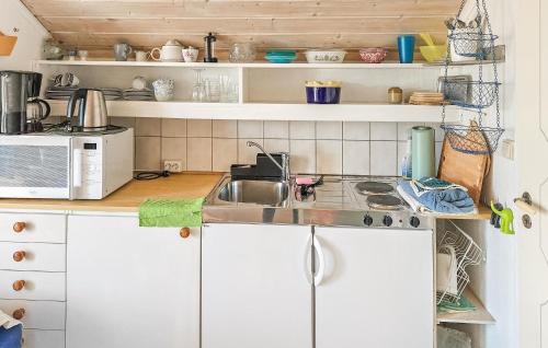 köök, Stunning Apartment In Lillesand With Wifi in Lillesand