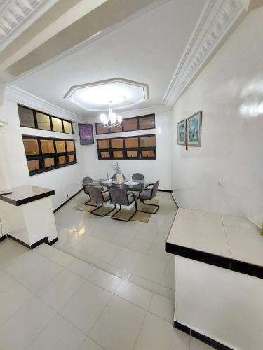 One-Bedroom Apartment image 4
