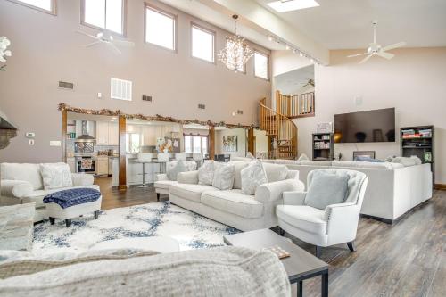 On-Site Boat Dock Queenstown Home with Pool and Yard! in Grasonville (MD)