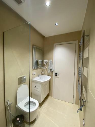 One-Bedroom Apartment image 8