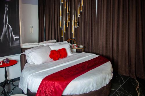 Suite Tacco 12 Luxury Romantic Suite 3 min Metro, Rzym (zdjęcie 2)