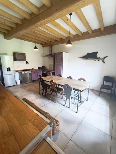 virtuve, Charmante maison avec jardin au coeur du vignoble Savoyard in Jongieux
