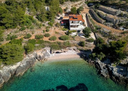 Family friendly seaside apartments Cove Rapak Hvar - 12779 Gdinj 