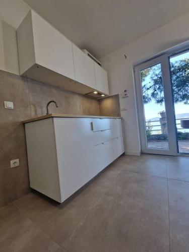 Apartments by the sea Pisak Omis - 2802 - image 14