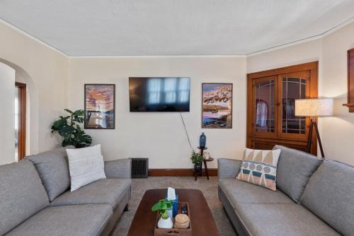 5 Bedrooms I Pet Friendly I Sleeps 12 - image 11