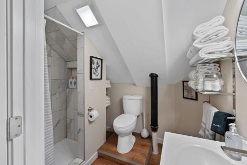 5 Bedrooms I Pet Friendly I Sleeps 12 - image 14