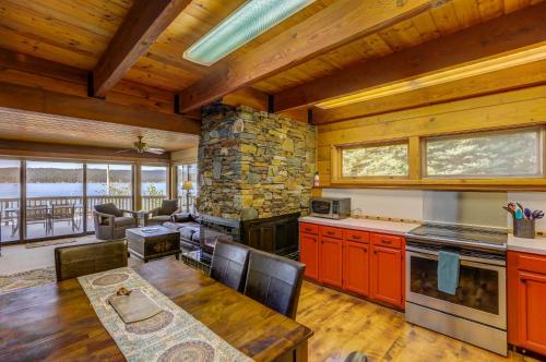 Classic McCall Lake House by Casago McCall - Donerightmanagement detail