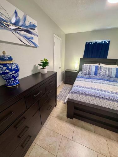 Comfy 2BR 1BA Apt in Nederland (Texas)