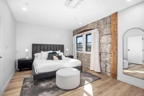 3 Private King Suites - Downtown GR - The BlueJay – khách sạn tại Swan