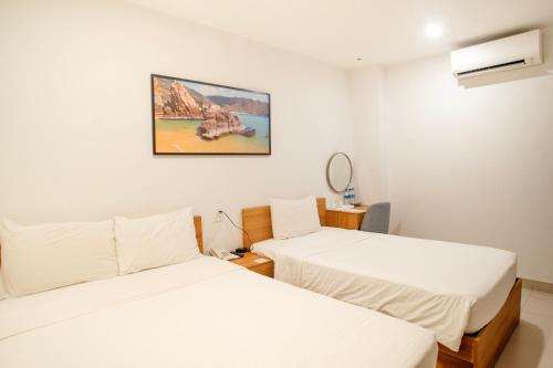 1 double bed, 1 twin bed