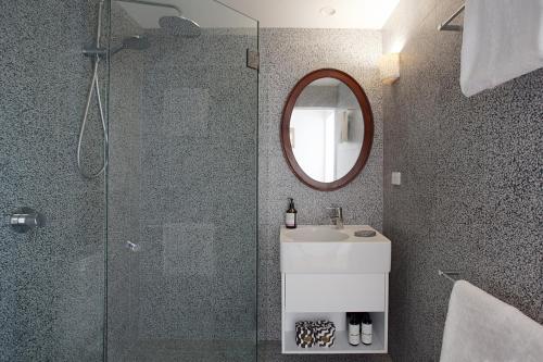 Spacious Bondi Beach Escape - image 13