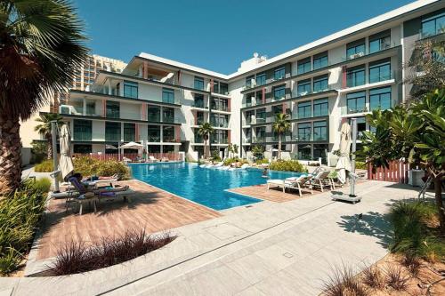 Restay Homes - Chic Studio in JVC - Pool Views - image 4
