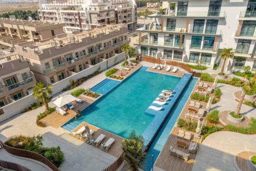 Restay Homes - Chic Studio in JVC - Pool Views - image 12
